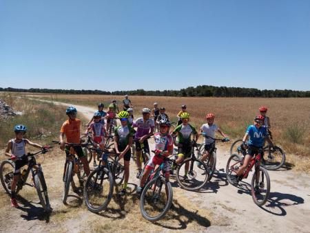 Imagen El programa Especialízate de la Diputación sigue sumando jornadas en las disciplinas de triatlón, tenis y baloncesto